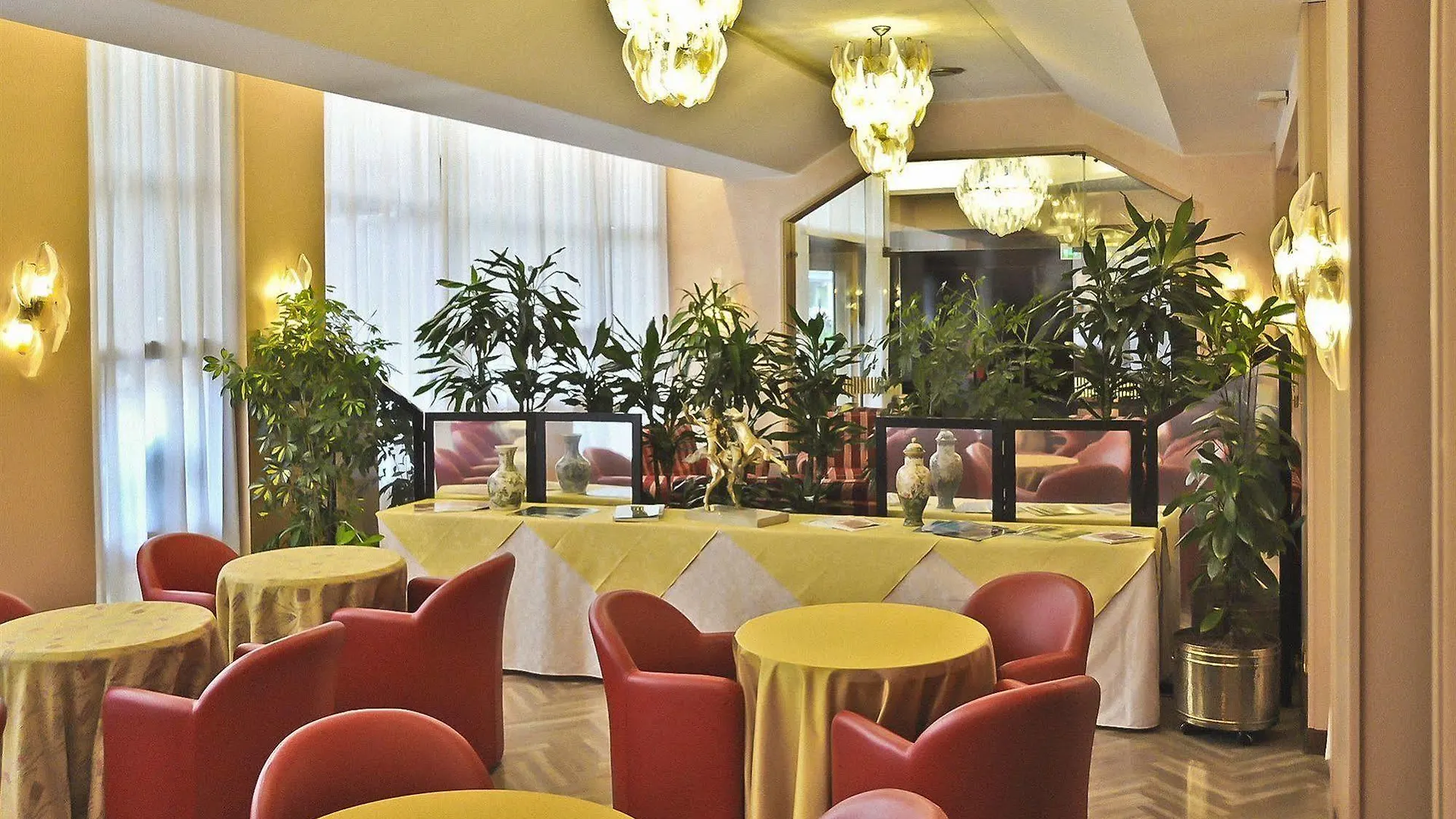 Hotel Lloyd Milan 4*,  Italy