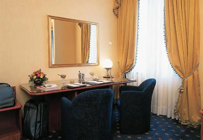 Hotel Lloyd Milán 4*,  Italia